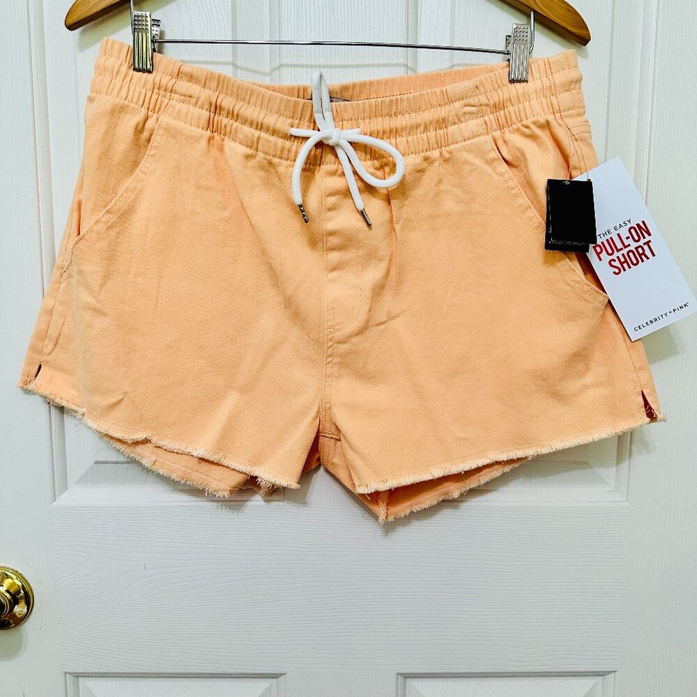 CELEBRITY PINK PEACH FRAYED EDGE BOTTOM PULL-ON JEAN SHORTS